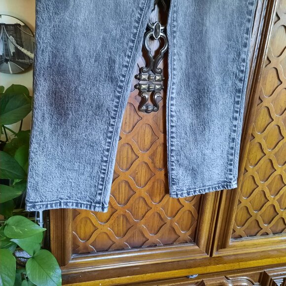 Acid Wash High-Rise Straight Crop Jeans NWT! - Gray, Size 4 - Picture 6 of 16